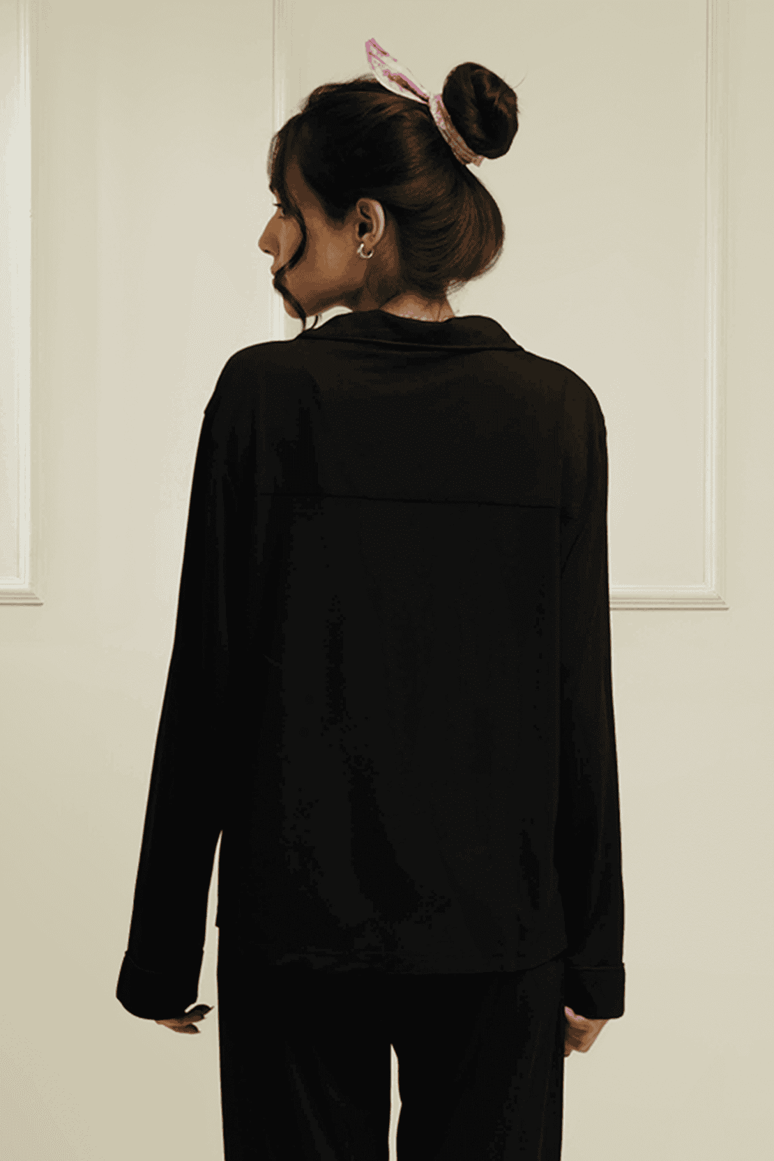 Vela – Black Button-Up Full-Sleeve Top